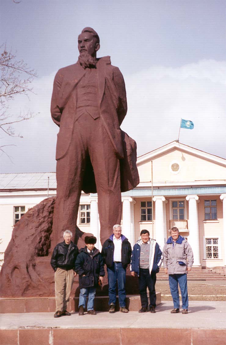 The towering statue of Igor V. Kurchatov at Kurchatov City. Sigfried Hecker, Samat Smagulov, John R. Phillips, Kairat K. Kadyrzhanov, and Jim Toevs.
